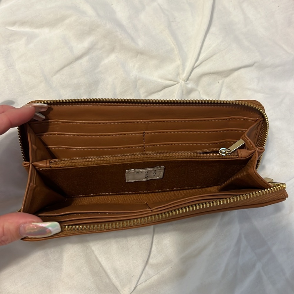Tan Wallet - Picture 4 of 6